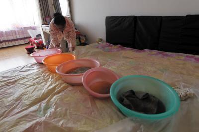 石狮楼上漏水，住户失联，小区没物管，业主维权难！律师来支招……